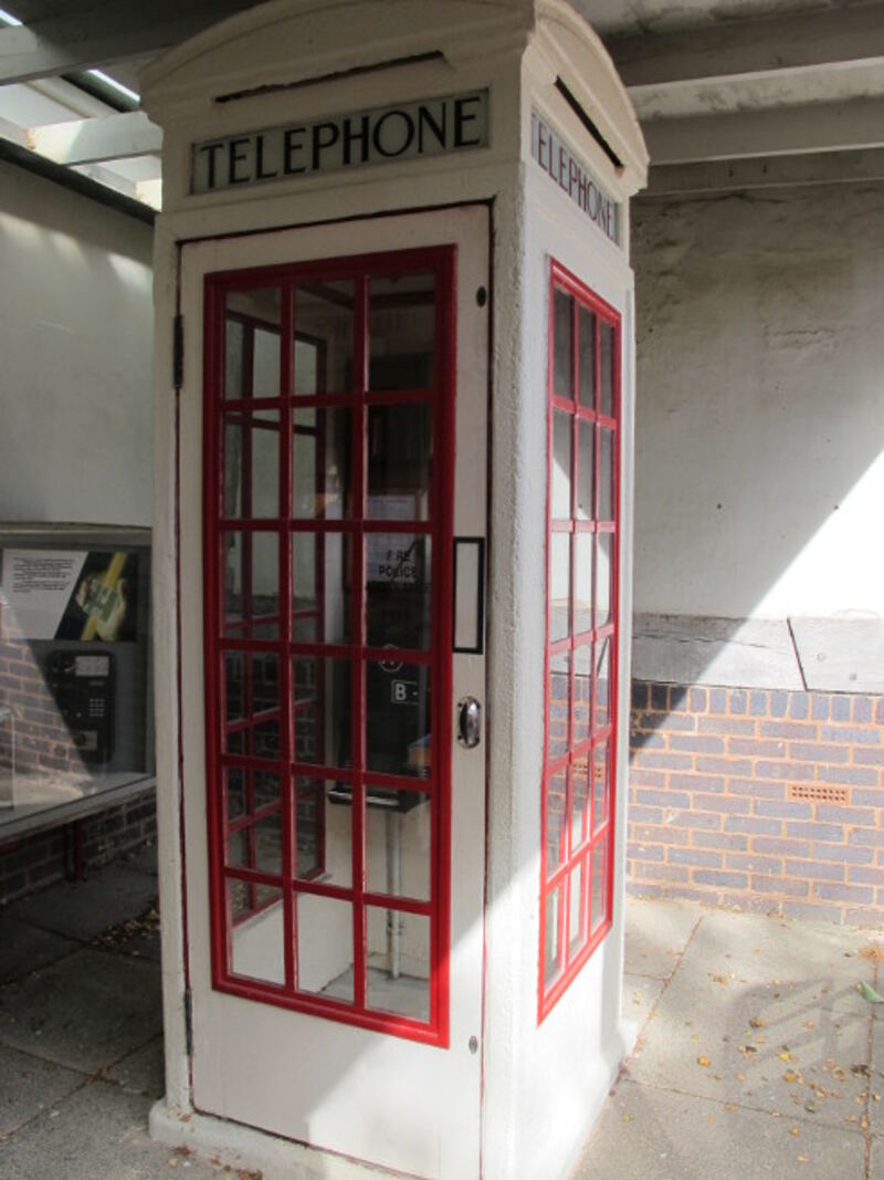 A K3 telephone kiosk, cream-coloured concrete